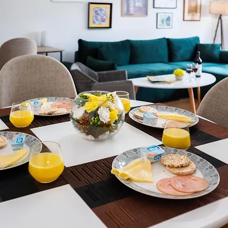 Apartamento Spacious And Bright 2bdr In The Old Town