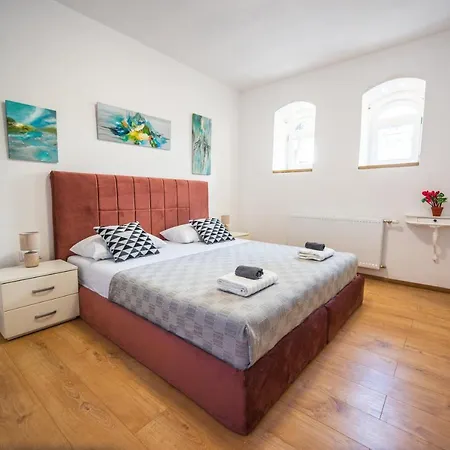 Spacious And Bright 2bdr In The Old Town